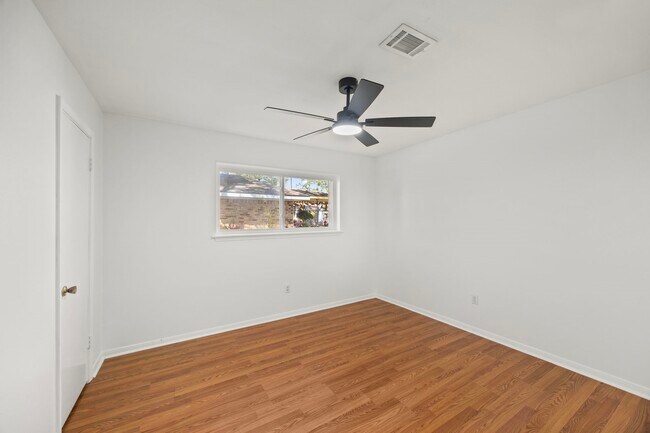 Building Photo - 1030 Lehman St