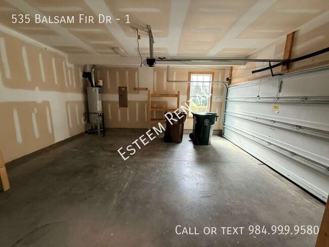 Building Photo - 535 Balsam Fir Dr