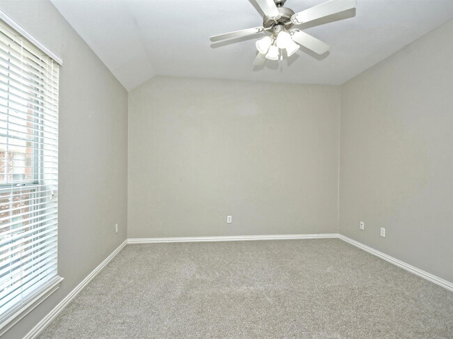 Building Photo - 1001 Krenek Tap Rd