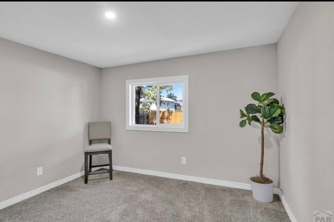 Building Photo - 421 E Beech St