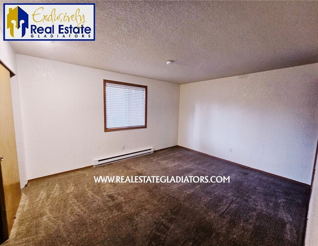 Building Photo - Pet Friendly Two Bedroom/Two Bathroom Cond...