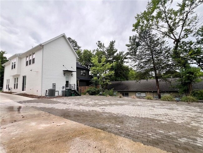Building Photo - 251 S Church Ave