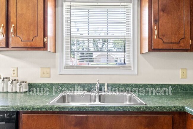 Building Photo - 3279 S Senseney Cir