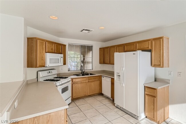 Building Photo - 2537 Begonia Valley Ave
