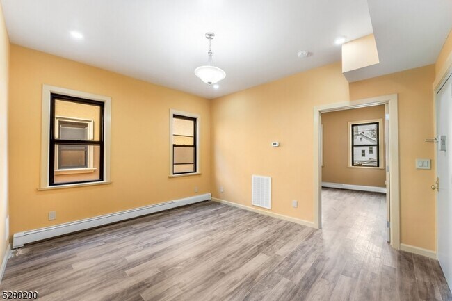 Building Photo - 116 Paine Ave