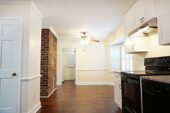 Building Photo - 318 Foxhall Ct