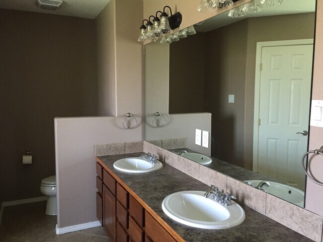 Building Photo - GREAT HOME GREAT LOCATION