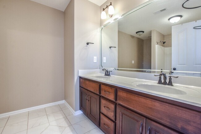 Building Photo - Pet Friendly in Fox Crossing!