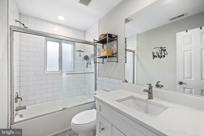 Building Photo - 5820 Fifer Dr