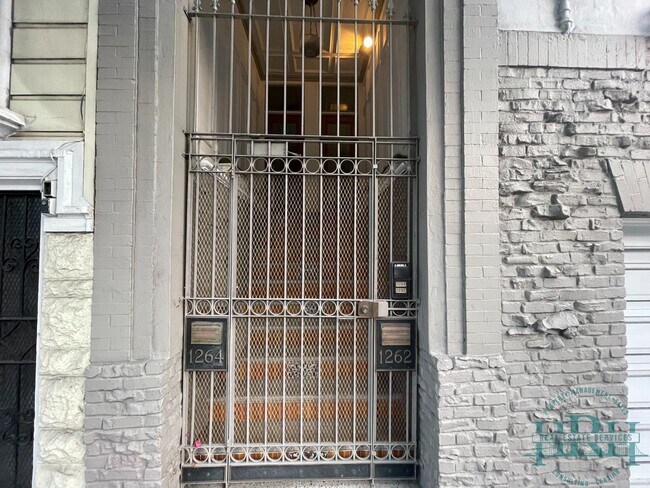 Building Photo - 1262 Sacramento St