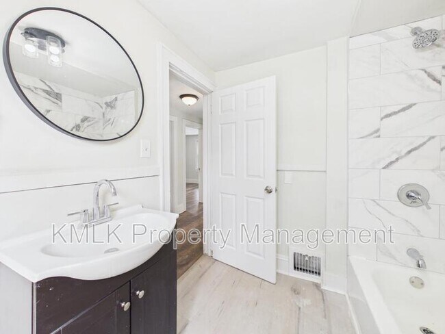 Building Photo - 575 Fernwood Dr