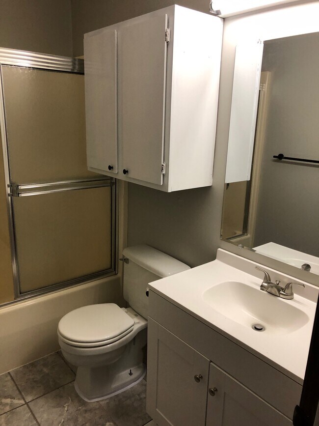 Building Photo - 826 Hillcroft Pl