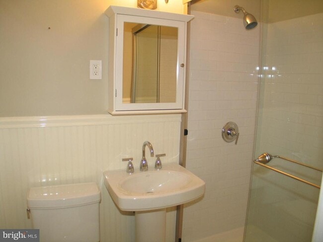 Building Photo - 5707 Cromwell Dr
