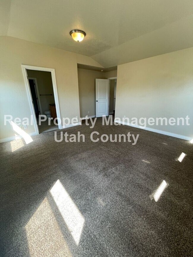 Building Photo - 2861 Fox Hunters Loop