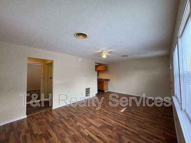 Building Photo - 609 1/2 South Crystal Street