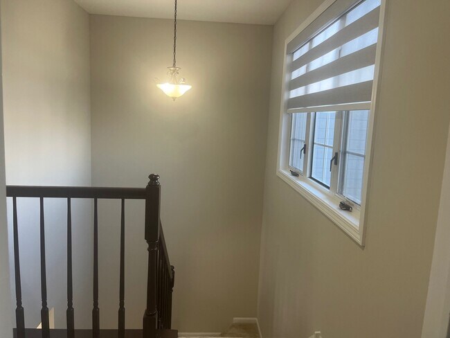 Building Photo - 567 W Parkside Dr