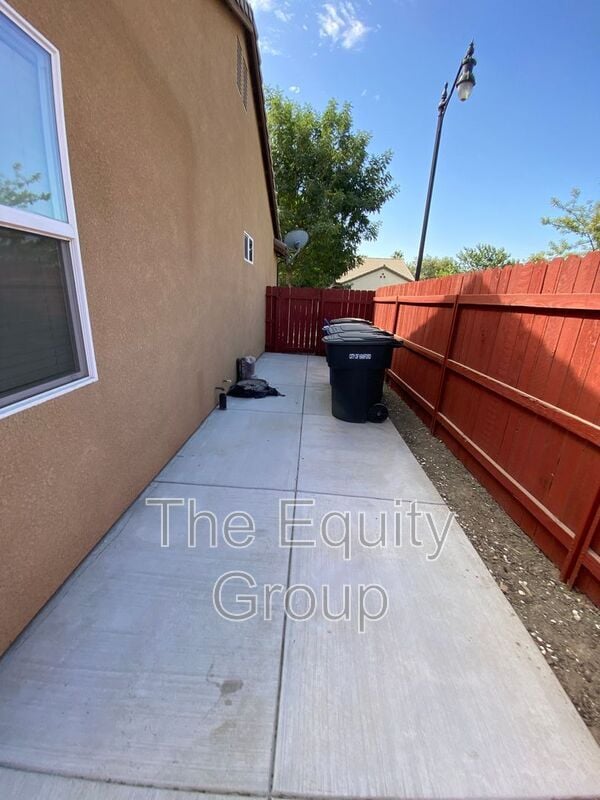 Building Photo - 1826 W Van Gogh