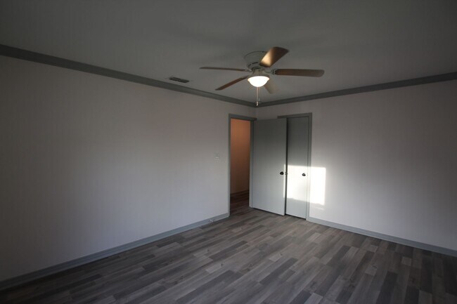 Building Photo - Coming Soon! Updated 3 Bed 2 Bath Rental! ...