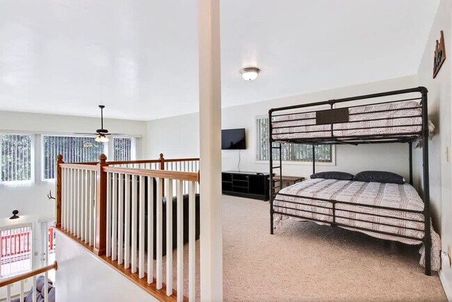 Building Photo - 1496 Pine Ridge Dr