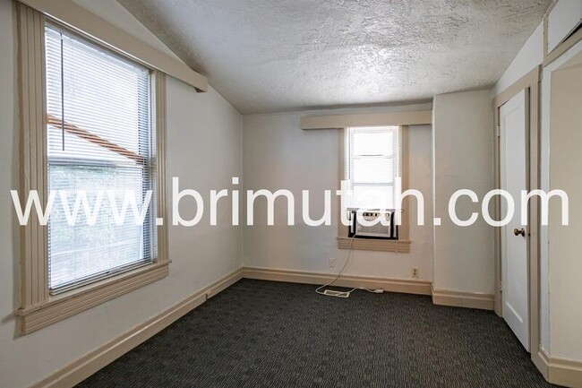 Building Photo - 368 S University St