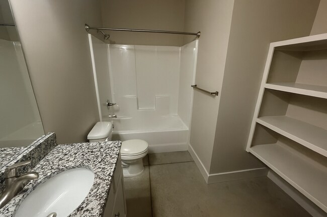 Building Photo - 8182/84 E 34th Ct S