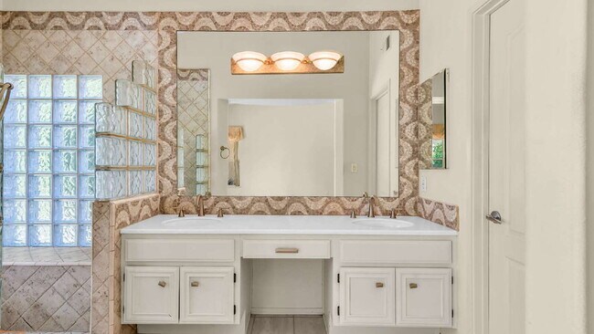 Building Photo - Spacious 3-Bedroom Retreat with 2.5 Baths in Palm Desert, Long-Term Rental (one year min), Save $...