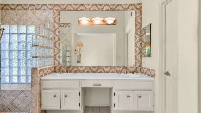 Building Photo - Spacious 3-Bedroom Retreat with 2.5 Baths in Palm Desert, Long-Term Rental (one year minimum)