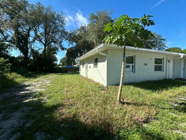 Building Photo - 2133 Sibley Ave