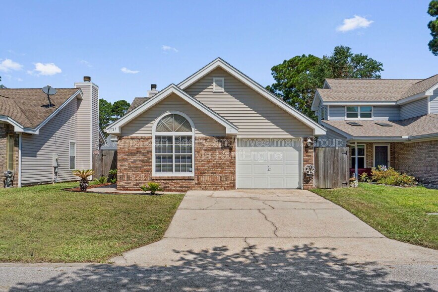 Primary Photo - 1721 Colonial Ct