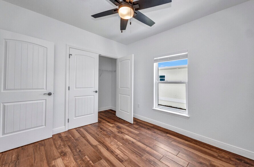 Building Photo - 409 Carmalita St