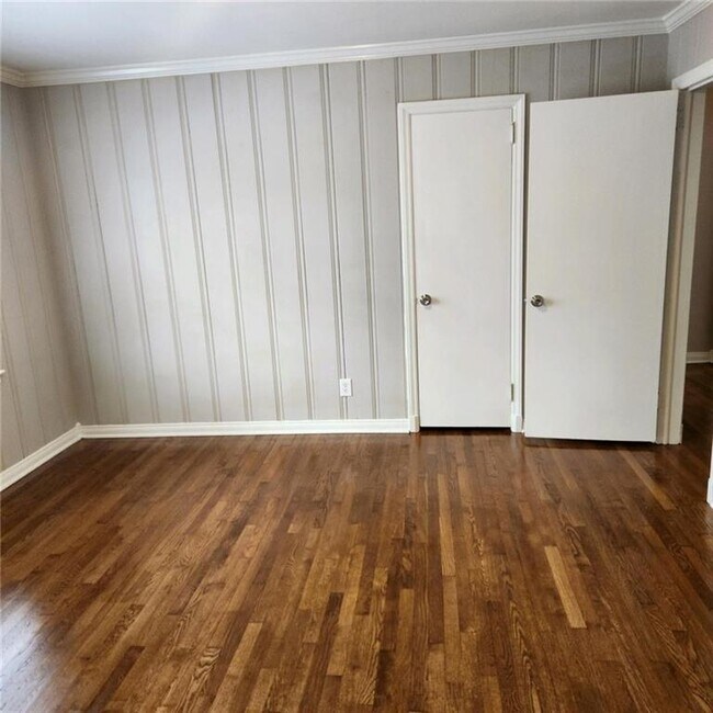 Building Photo - 1049 Ormewood Ave SE