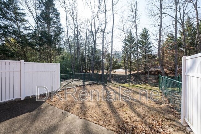 Building Photo - 215 Morris Ln