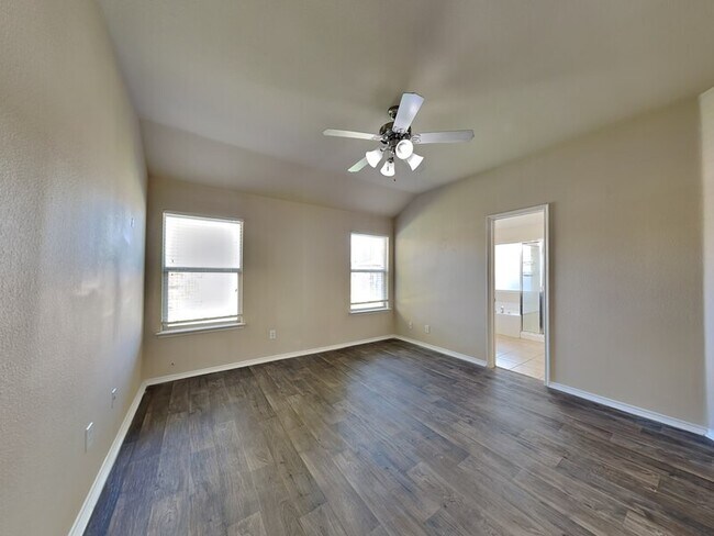 Building Photo - 1114 Bexar Ave