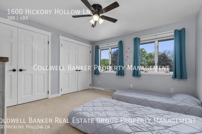 Building Photo - 1600 Hickory Hollow, Menasha