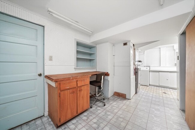 Building Photo - 400 Locust Rd