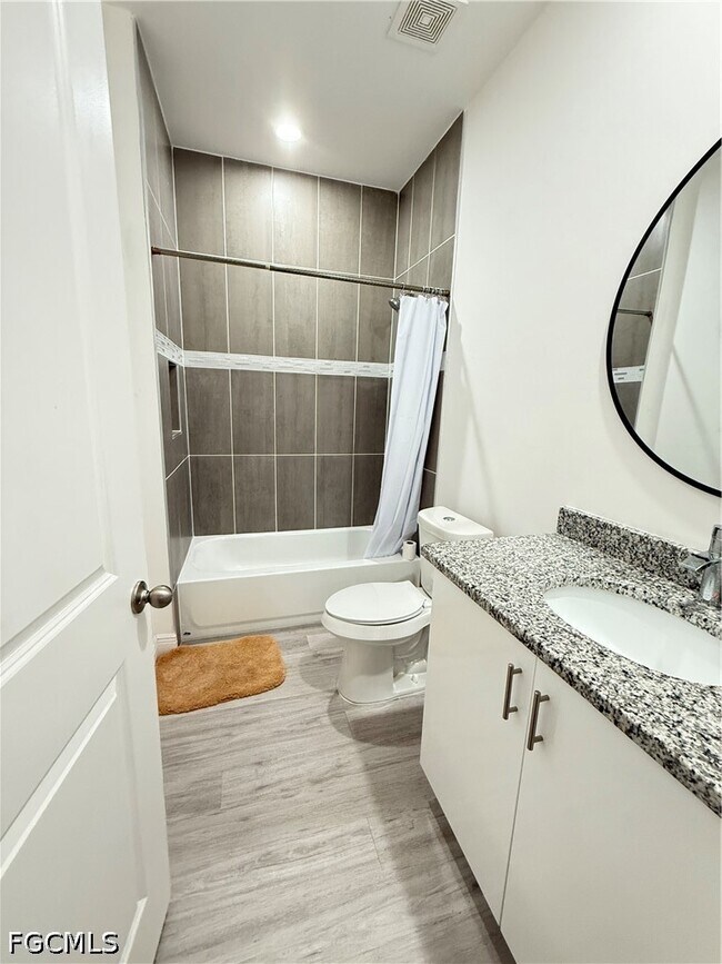 Building Photo - 611 Greenbriar Blvd