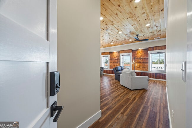 Building Photo - 958 Church St