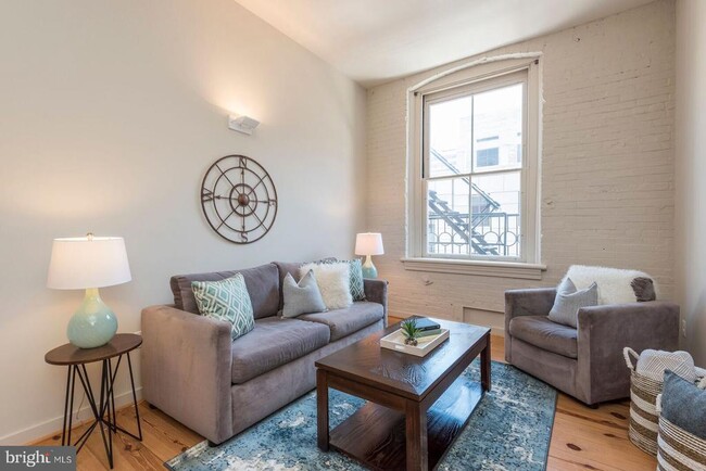 Building Photo - 1200 Walnut St