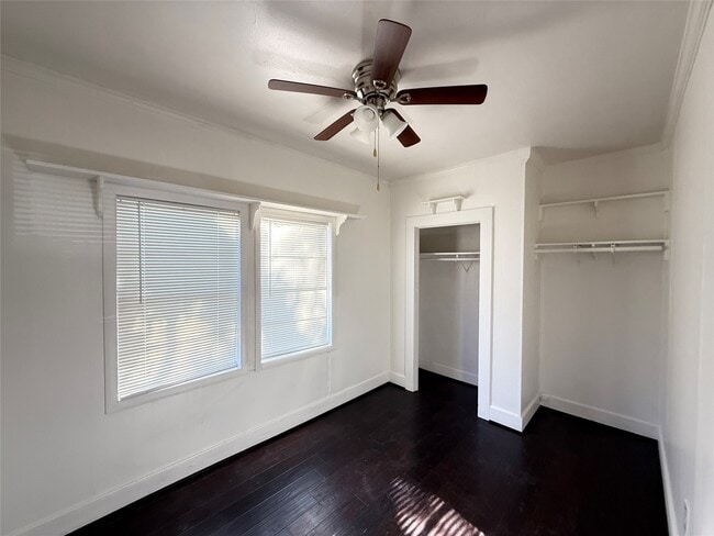 Building Photo - 17119 I-35