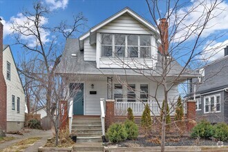 Building Photo - 271 E Woodland St