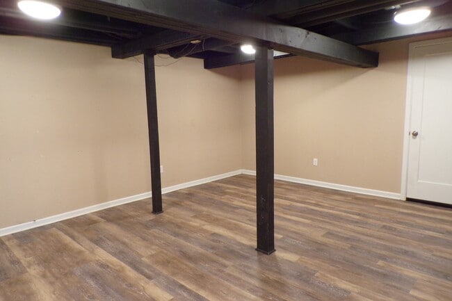 Building Photo - 1420 Dollar St