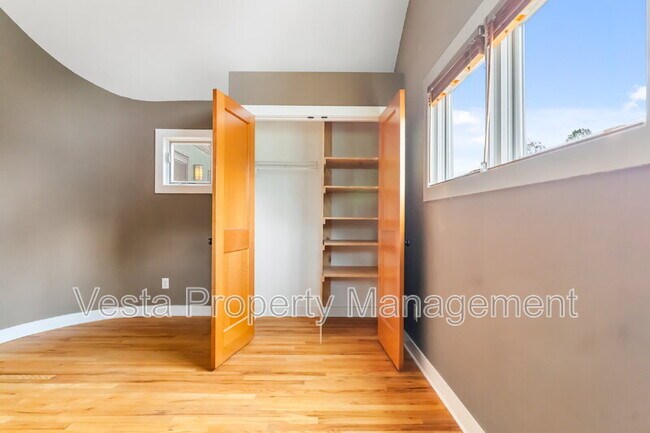 Building Photo - 318 Sulphur Springs Rd