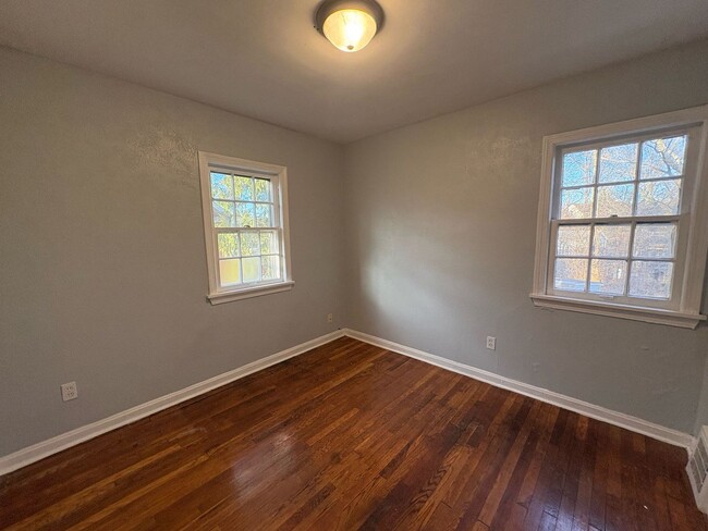 Building Photo - Charming 3 Bedroom for Rent In Cleveland H...