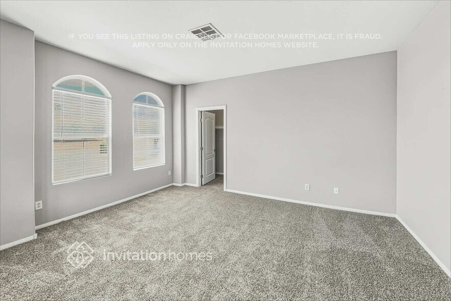 Building Photo - 4028 Villeroy Ave
