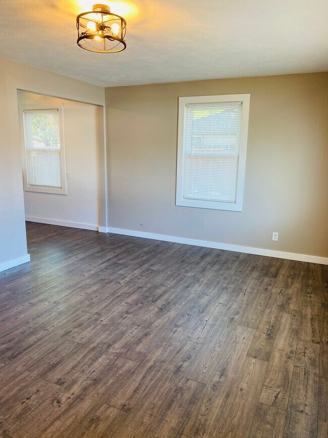 Building Photo - Completely Remodeled Northwest Area 3 Bedr...