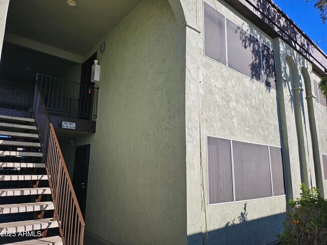 Primary Photo - 424 W Brown Rd