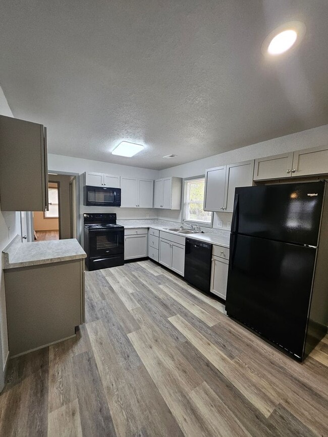 Building Photo - For Rent – Beautifully Remodeled Home in E...