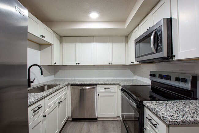 Building Photo - 116-118 N 32nd Avenue