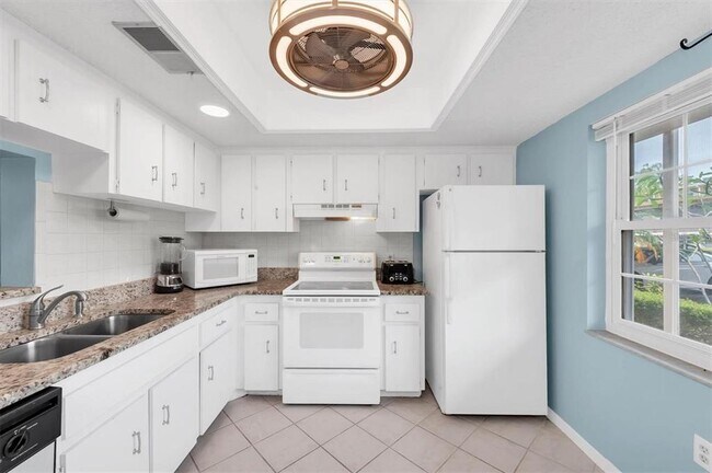 Building Photo - 845 Maple Ct