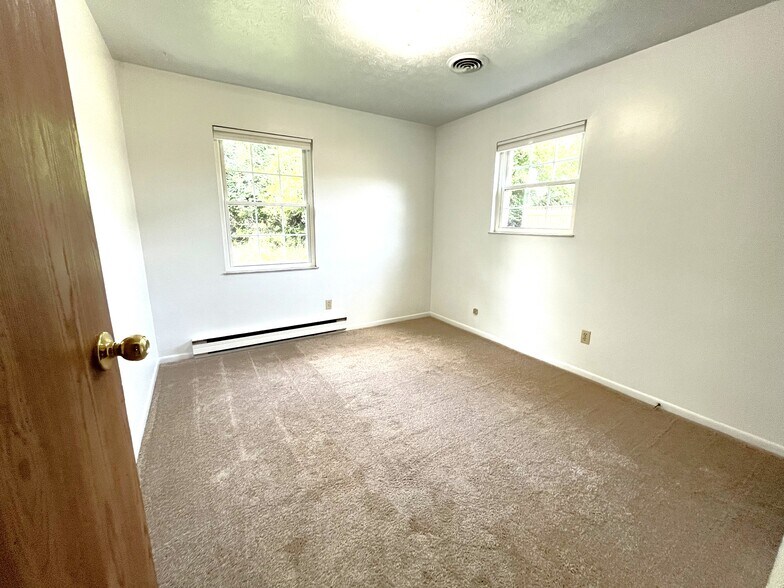 Building Photo - 1016 Arrowhead Dr